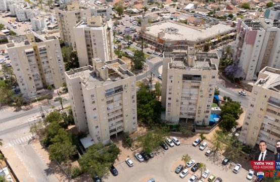 למכירה דירת 4 חדרים עם ממ&quot;ד ומעלית בנווה מנחם!